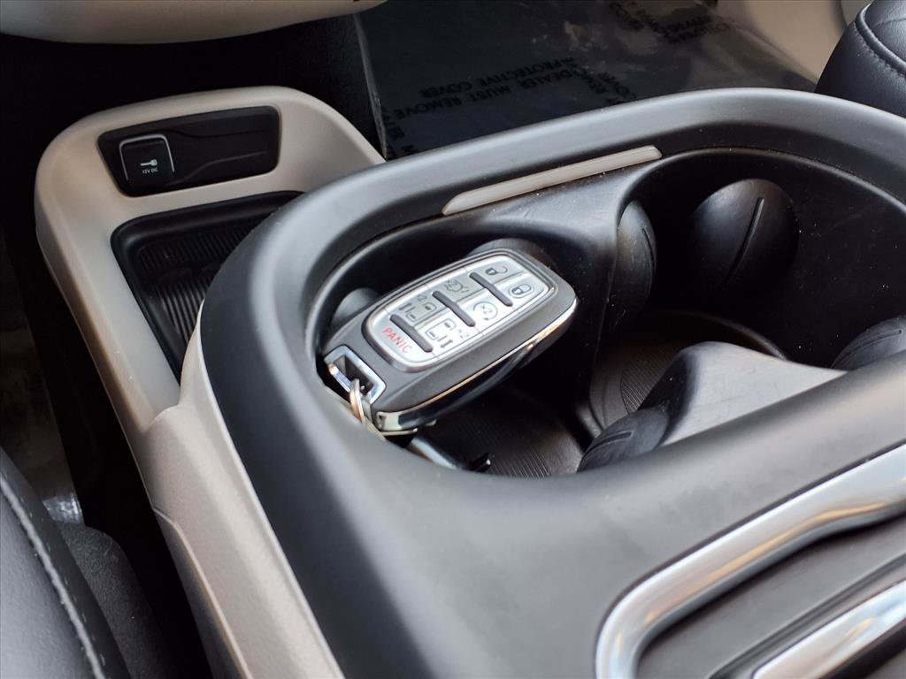 Used 2024 Chrysler Pacifica Touring-L image 14
