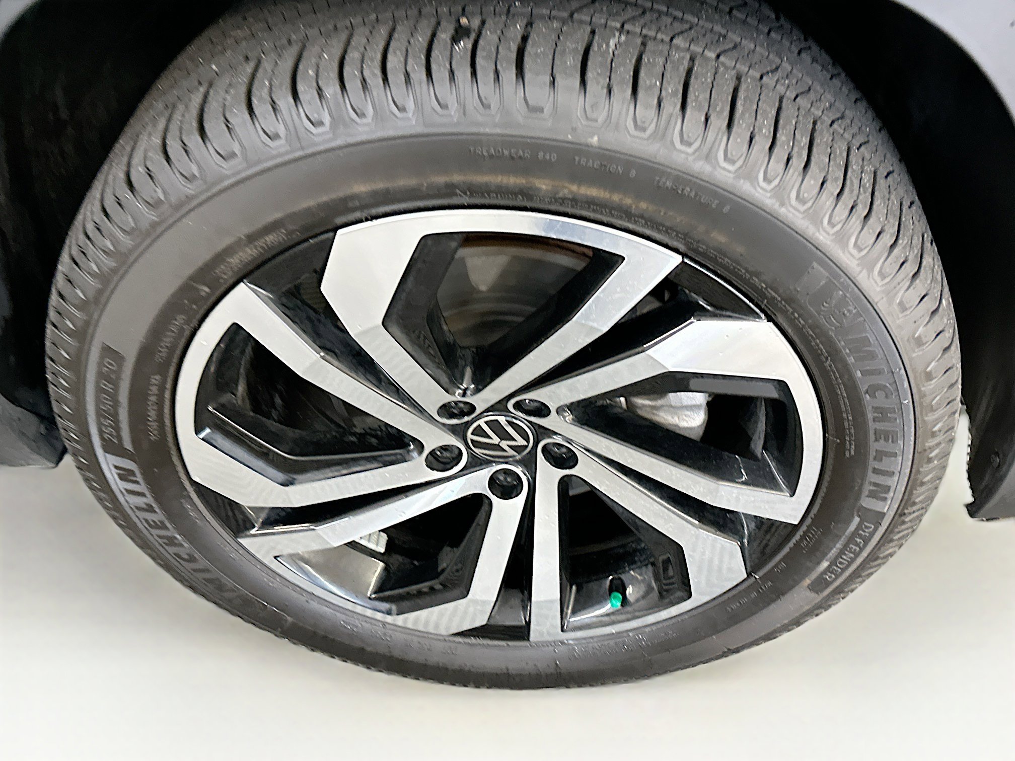 Used 2021 Volkswagen Atlas SEL Premium image 11