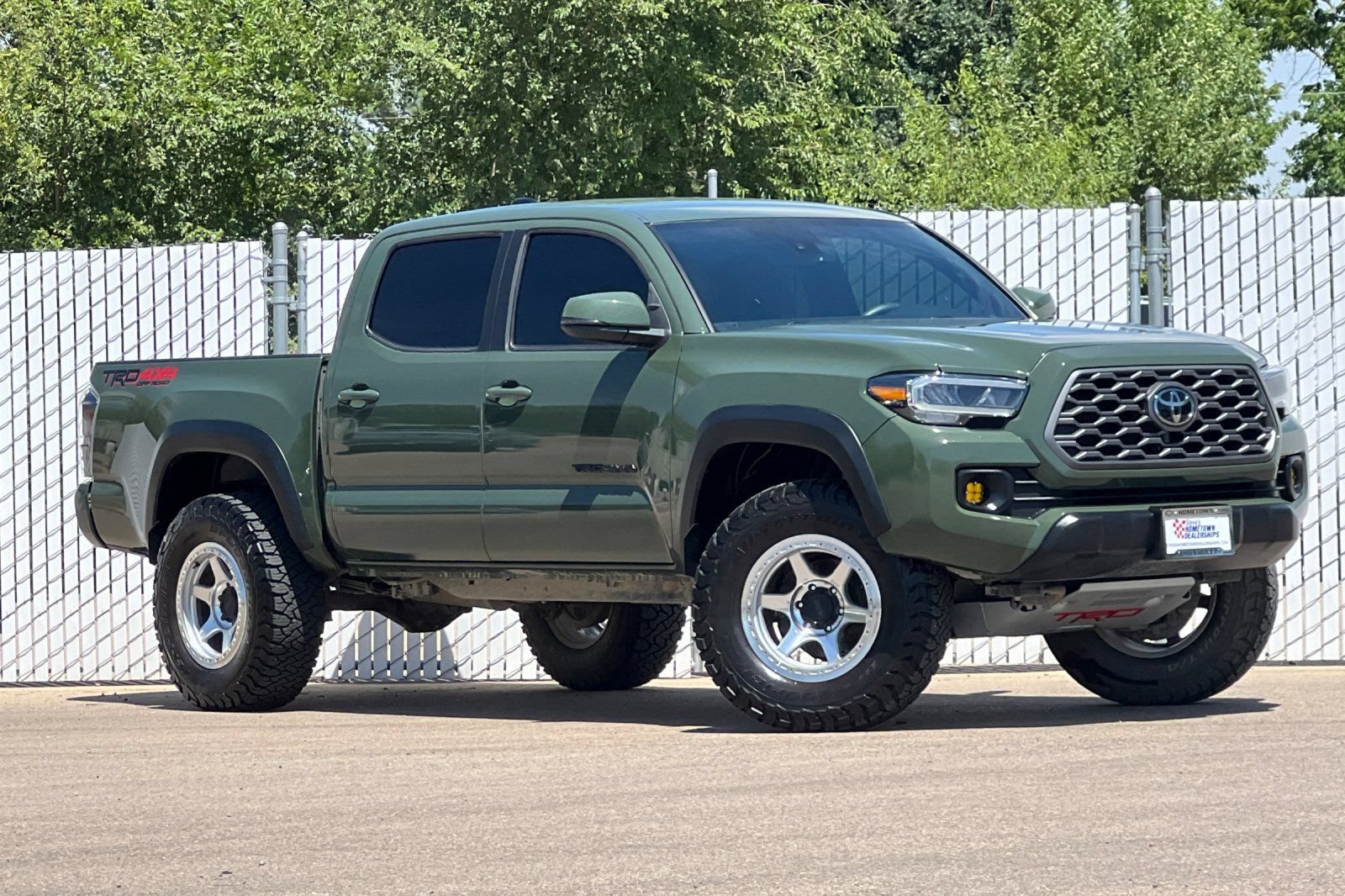 Used 2022 Toyota Tacoma TRD Off-Road w/ Technology Package AWD/4WD image 2