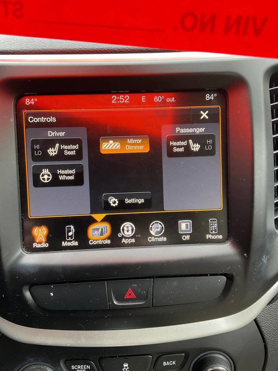 Used 2017 Jeep Cherokee Limited image 10