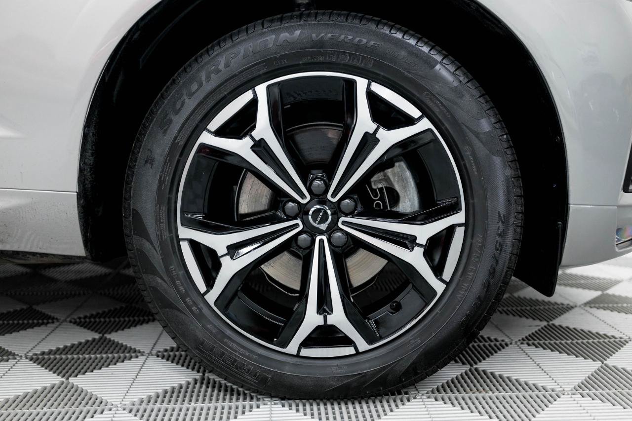 Used 2022 Volvo XC60 B5 Momentum w/ Climate Package FWD image 24