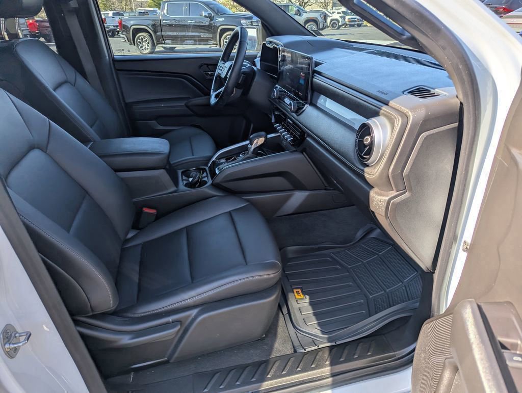 Used 2024 Chevrolet Colorado LT w/ LT Convenience Package III image 18