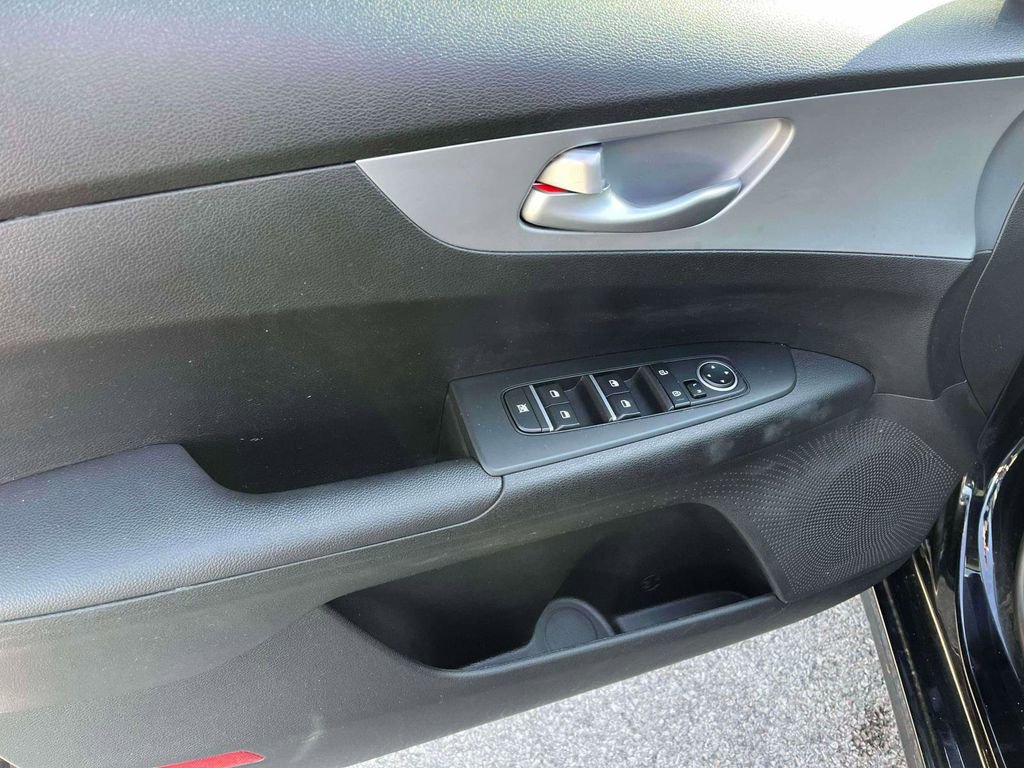 Used 2023 Kia Forte LXS w/ LXS Technology Package image 11