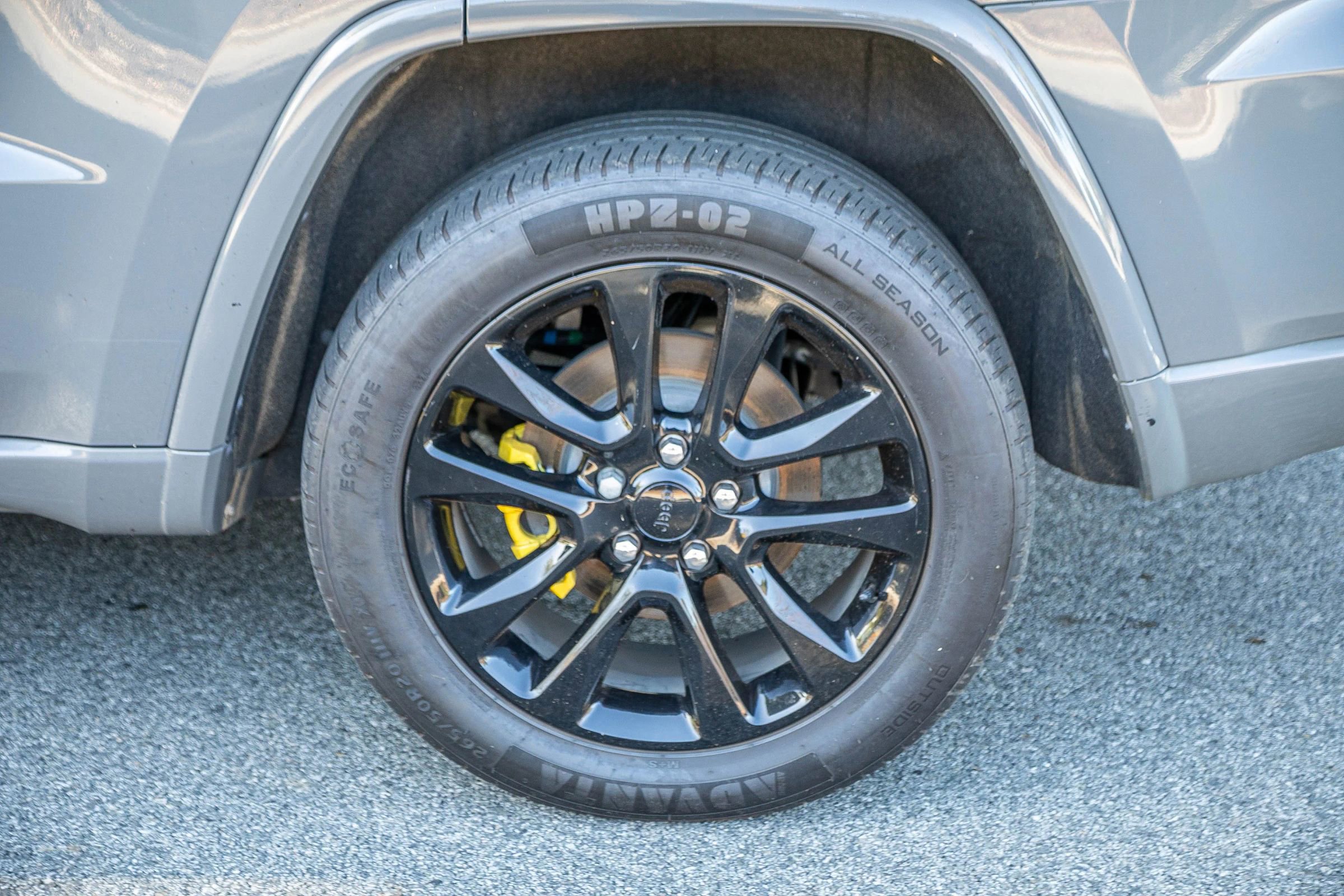 Used 2020 Jeep Grand Cherokee Altitude image 12