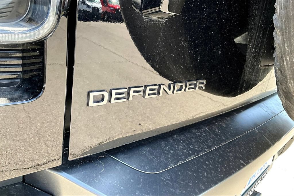 Used 2025 Land Rover Defender 130 V8 AWD/4WD image 34
