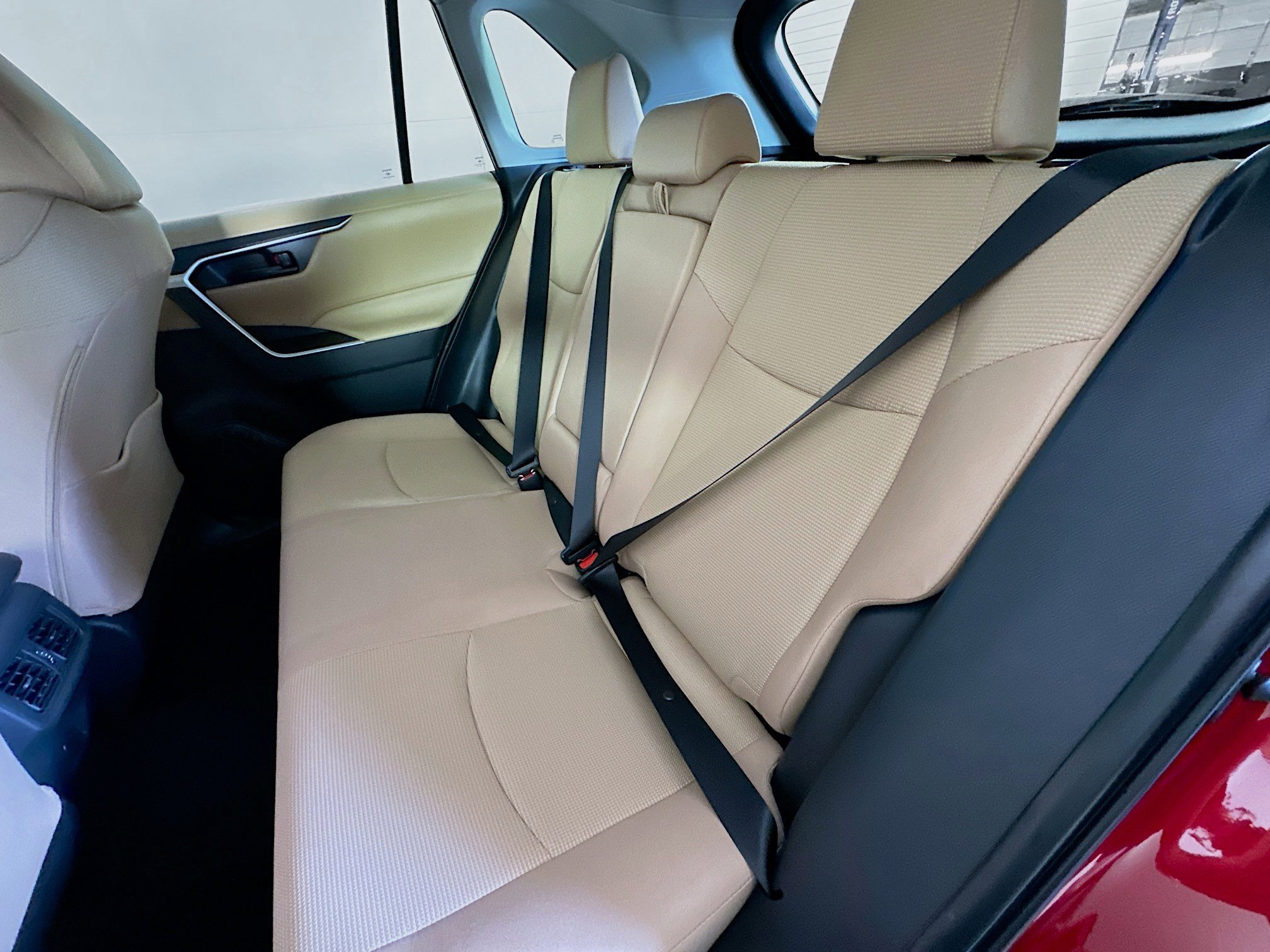 Used 2025 Toyota RAV4 LE image 27