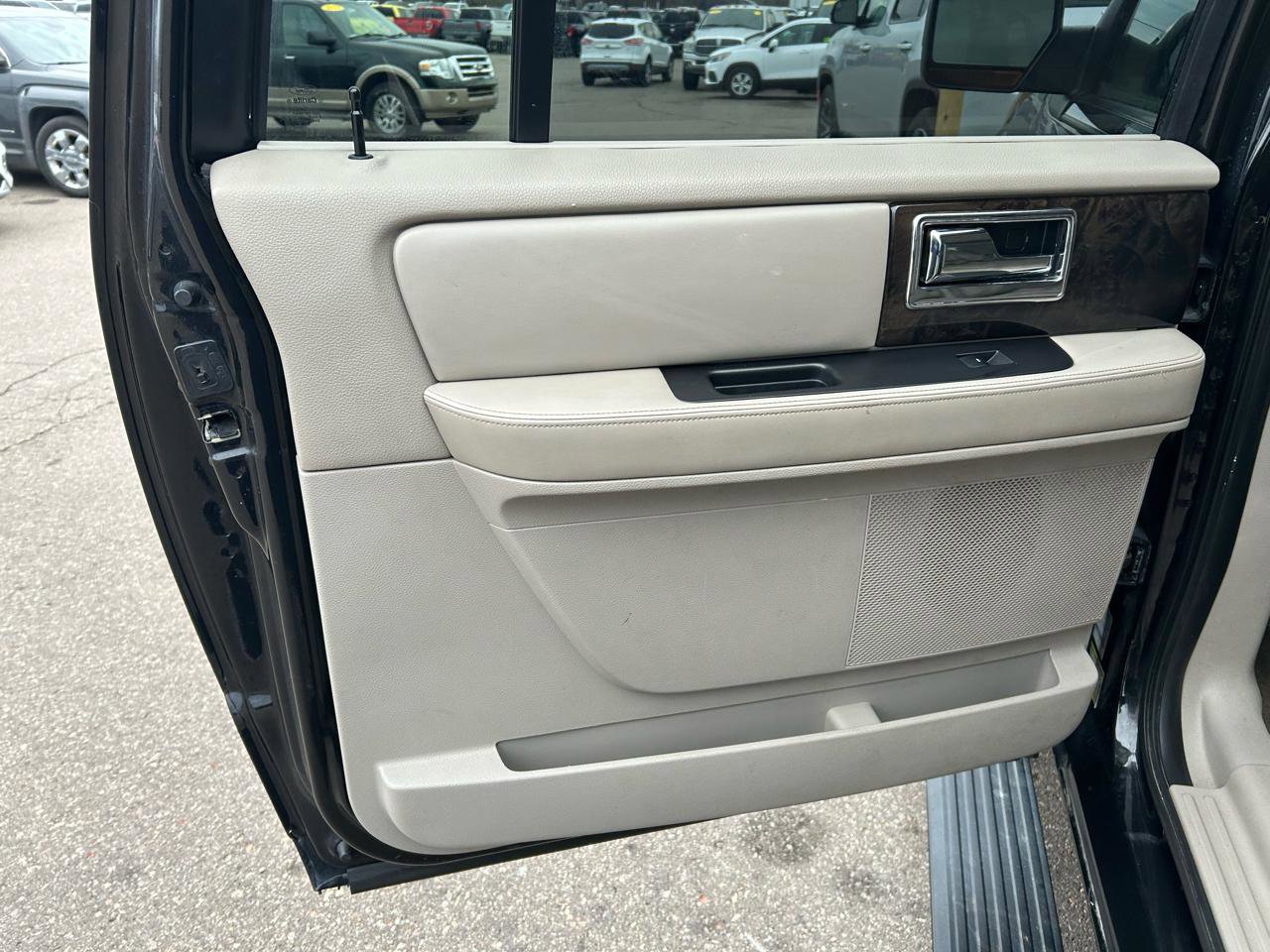 Used 2015 Lincoln Navigator L 4WD image 13