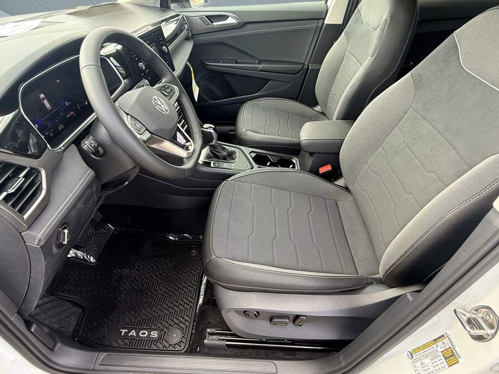 New 2026 Volkswagen Taos SE image 4
