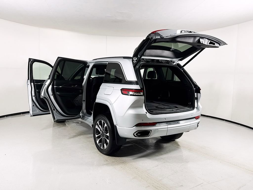 Used 2022 Jeep Grand Cherokee Overland w/ MOPAR Finishing Package image 27