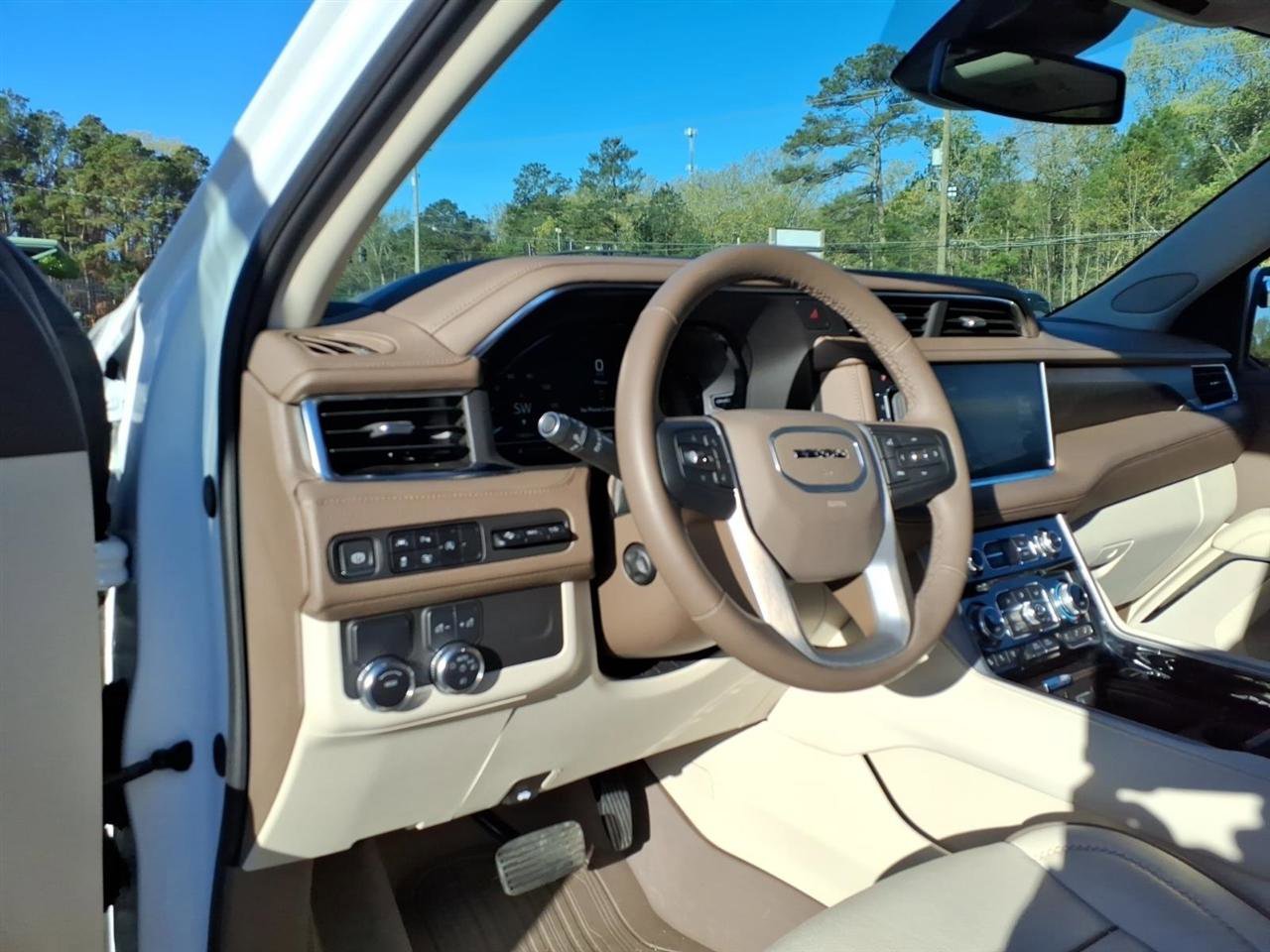Used 2024 GMC Yukon XL Denali image 10