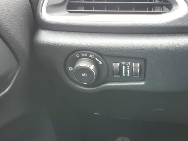 New 2026 Chrysler Pacifica Select image 12