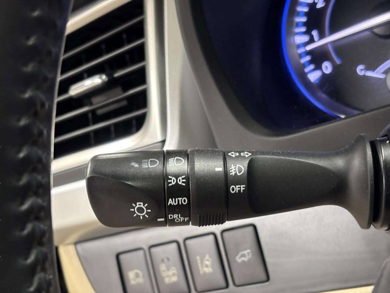 Used 2014 Toyota Highlander Limited w/ Driver Technology Package AWD/4WD image 34