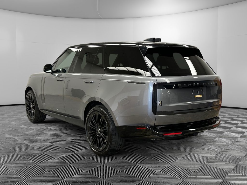 Used 2025 Land Rover Range Rover SE AWD/4WD image 4