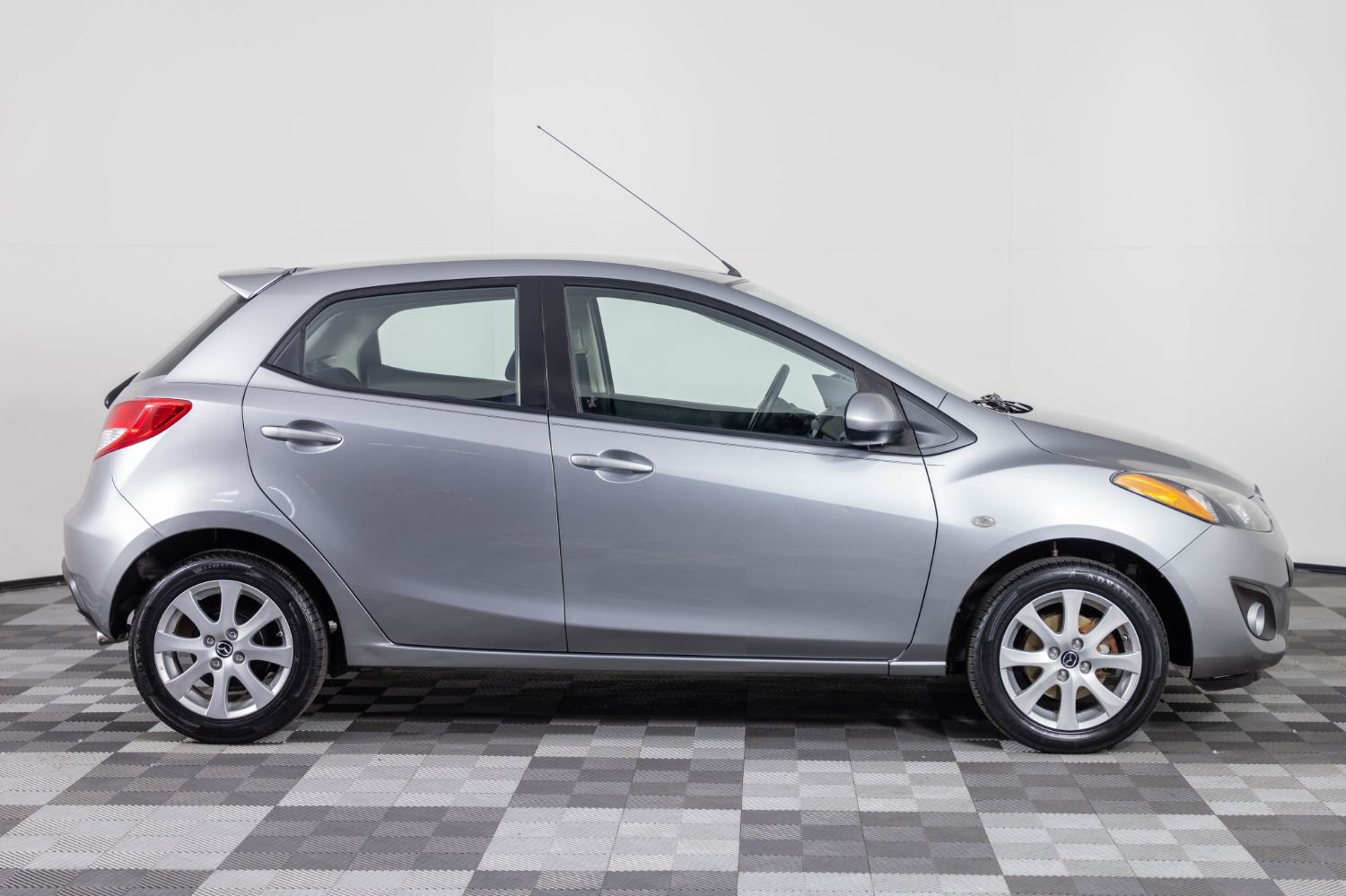 Used 2014 MAZDA MAZDA2 Touring image 9