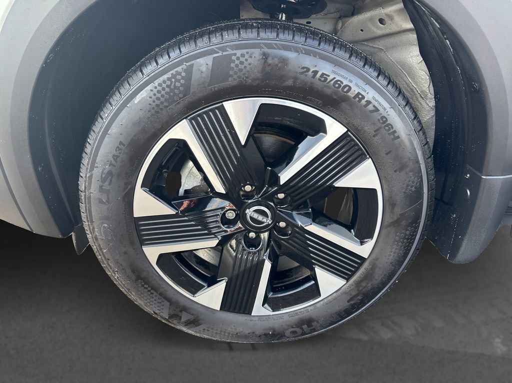 Certified 2025 Nissan Kicks SV image 12