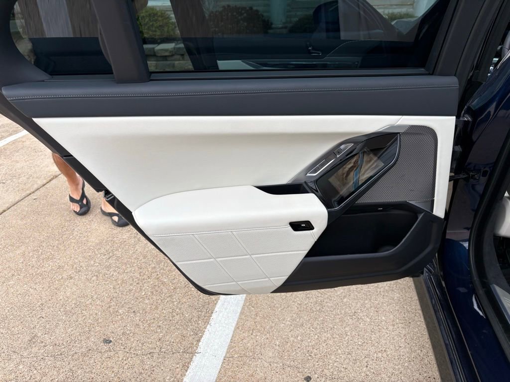 Used 2023 BMW i7 xDrive60 image 15