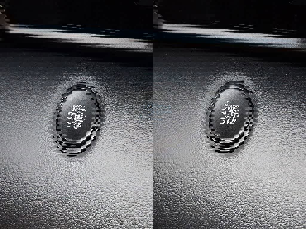 Certified 2025 Hyundai Elantra Sport image 21