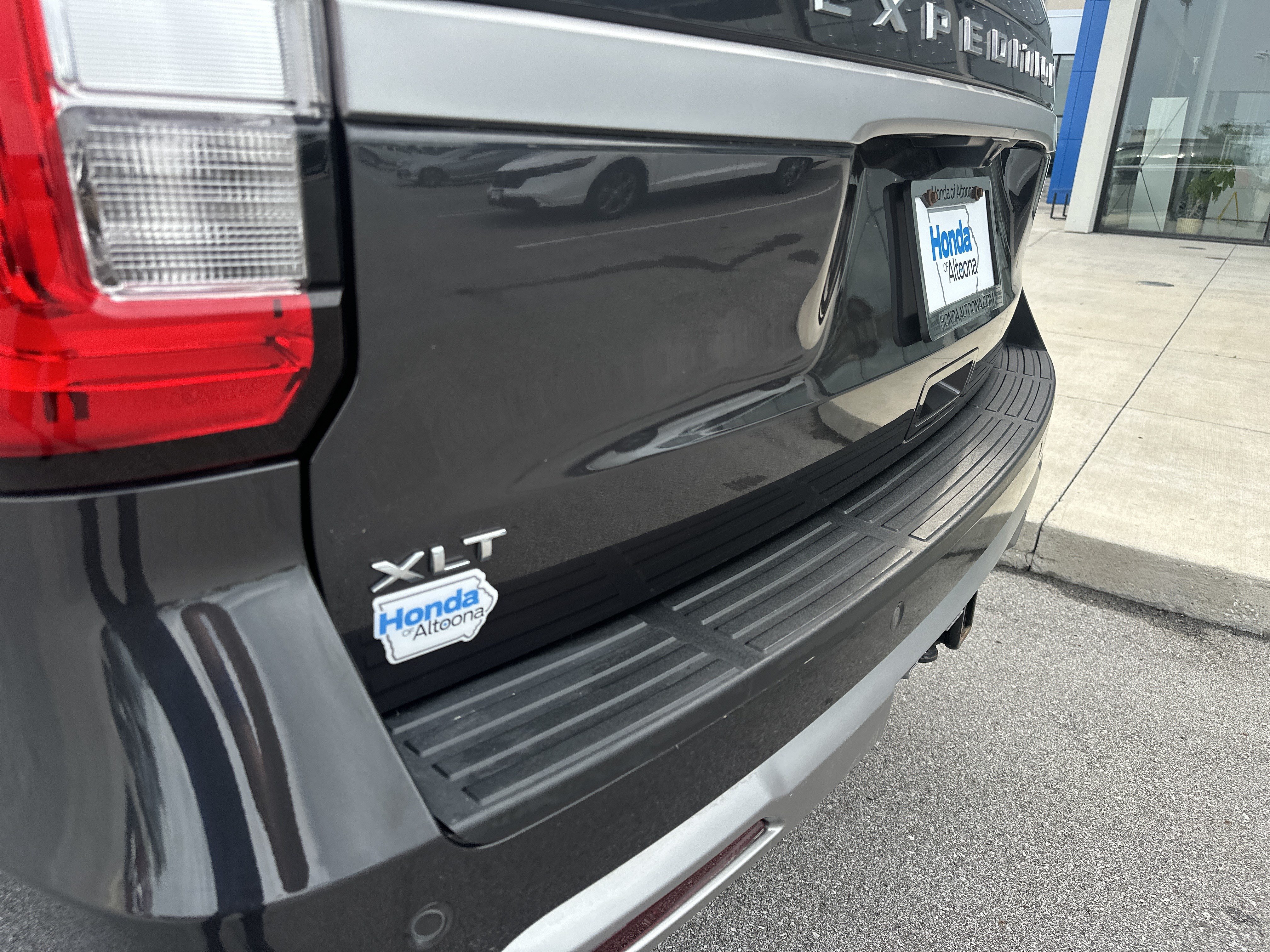 Used 2023 Ford Expedition XLT AWD/4WD image 9