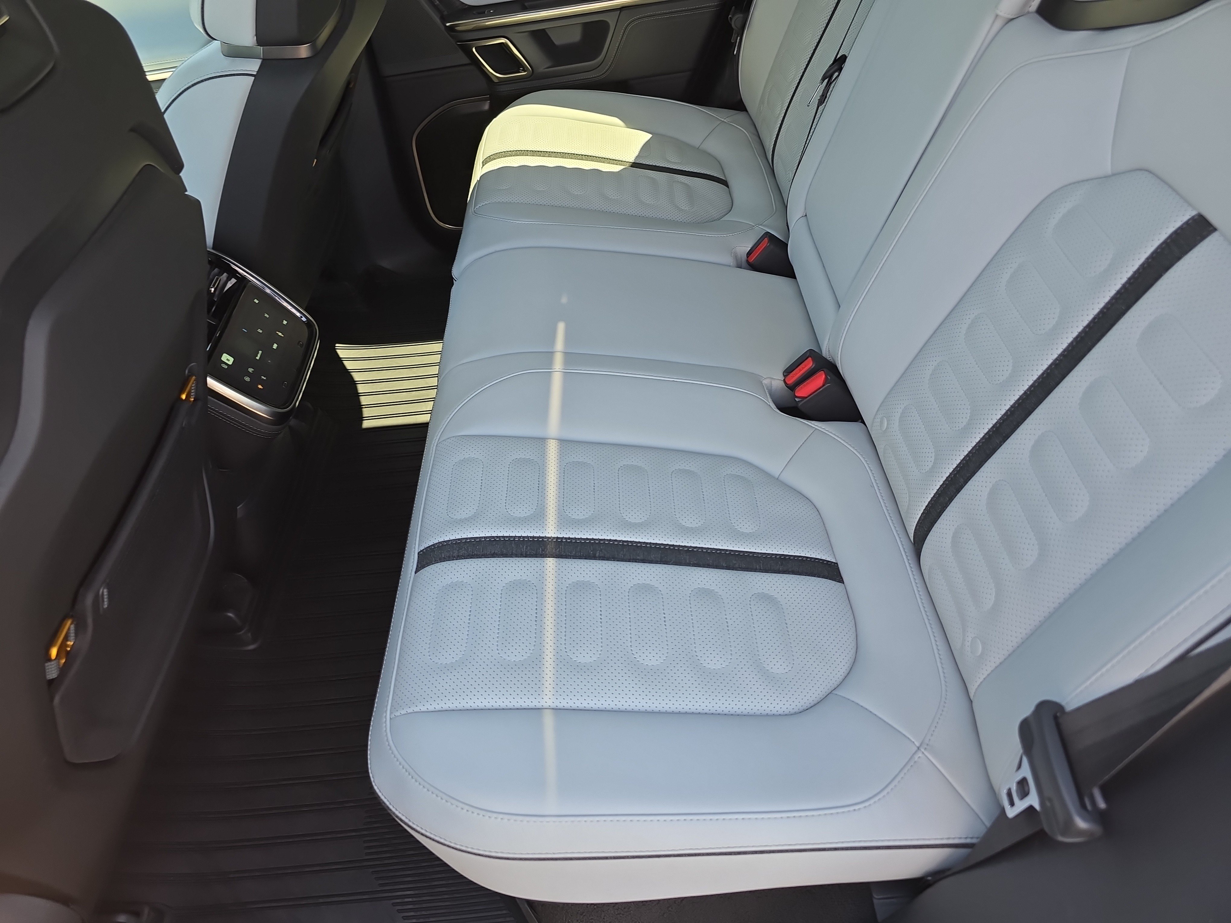 Used 2023 Rivian R1T Adventure AWD/4WD image 15