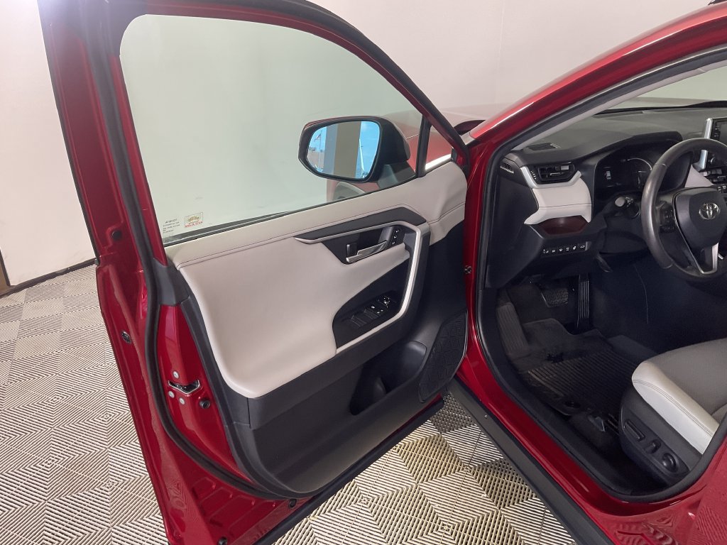 Used 2021 Toyota RAV4 Limited AWD/4WD image 14
