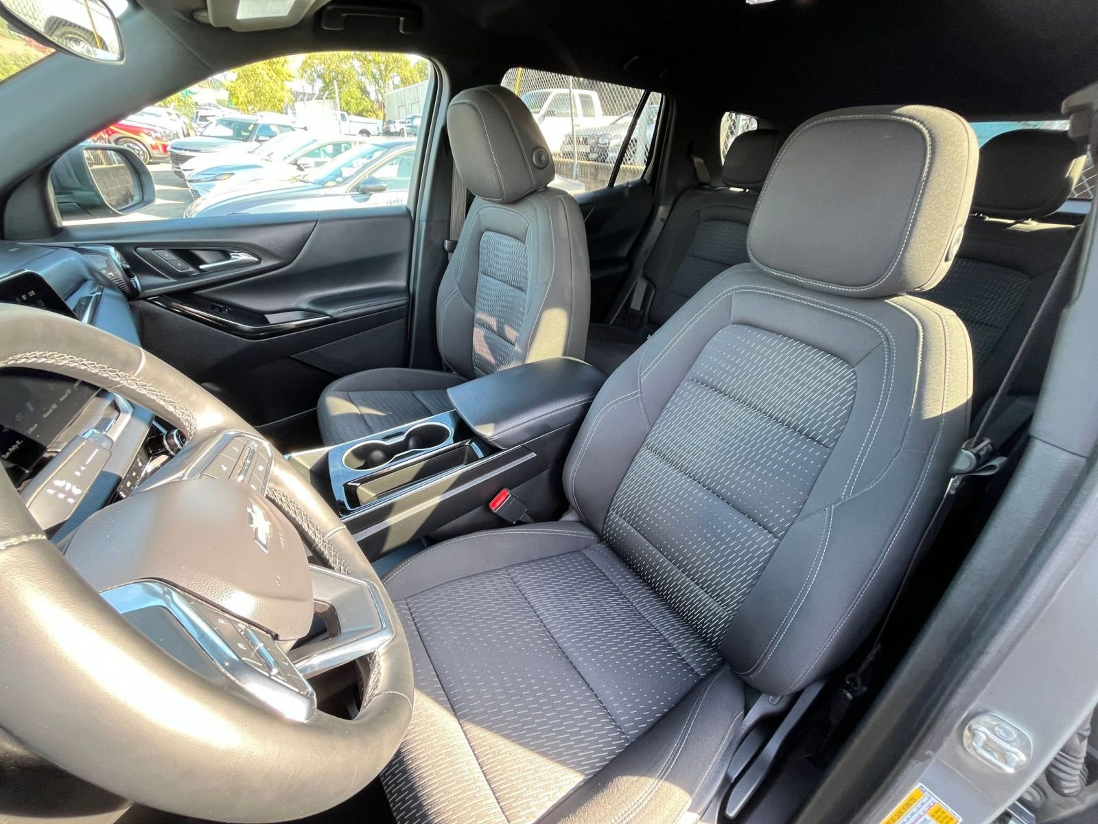 Used 2025 Chevrolet Equinox LT image 40