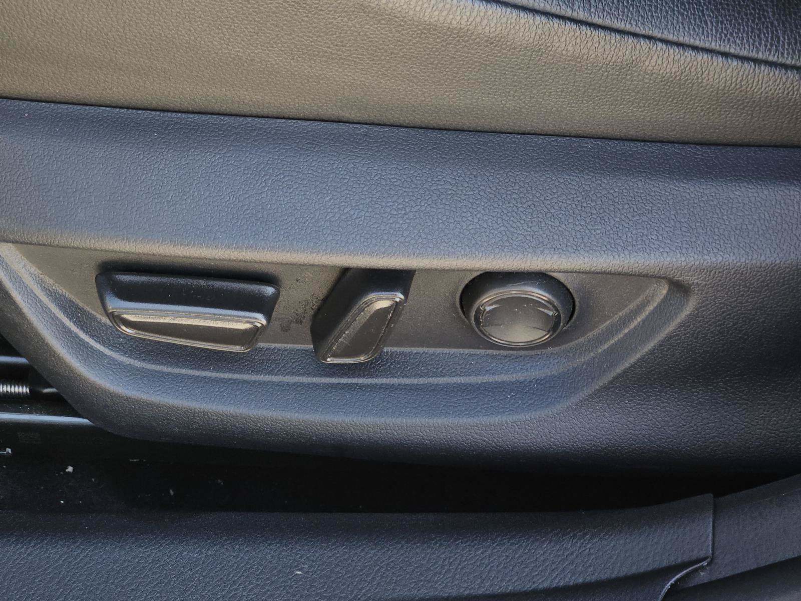 Used 2025 Toyota Camry XSE FWD image 27