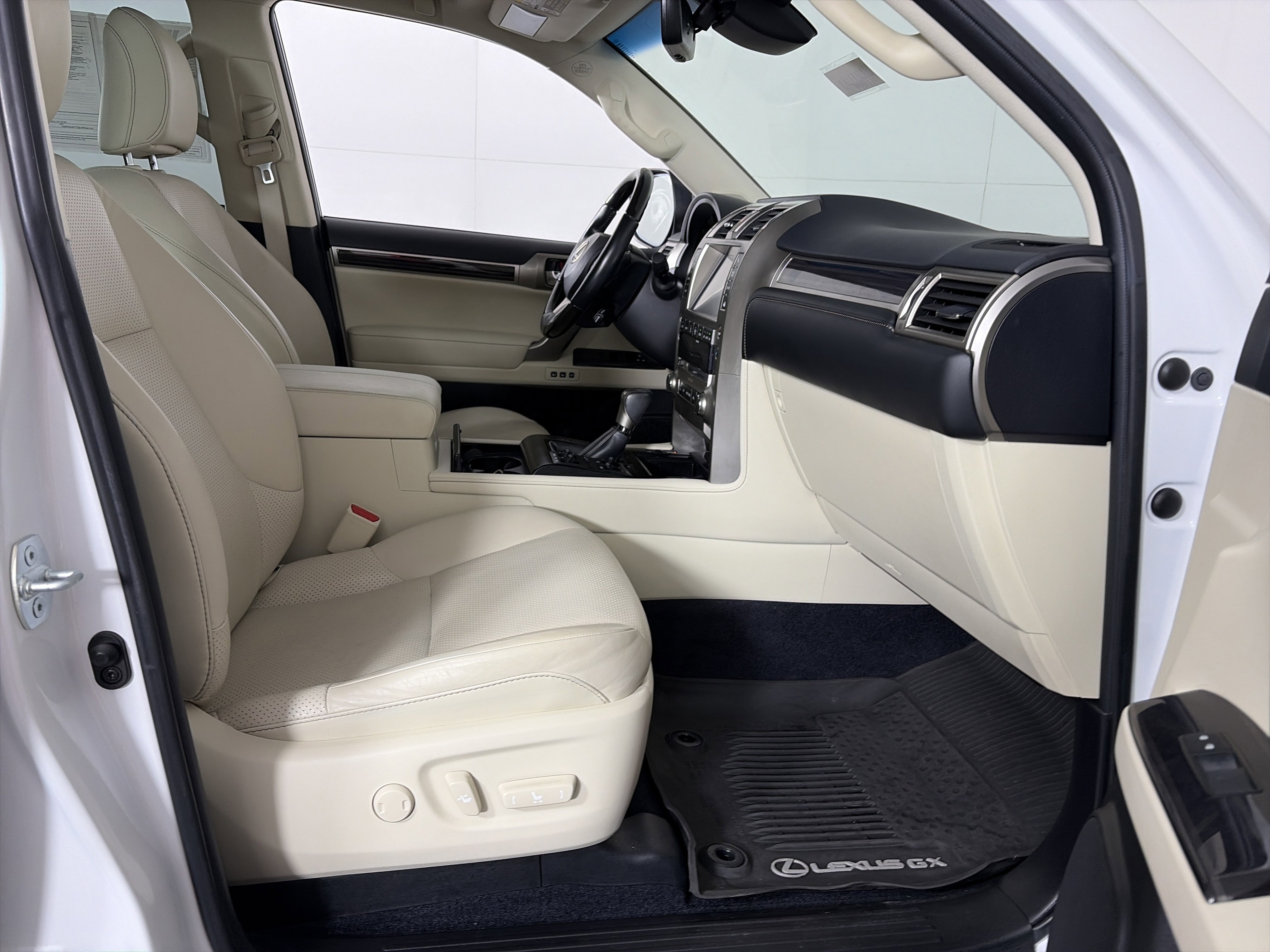 Used 2021 Lexus GX 460 Luxury w/ Sport Design Package image 44