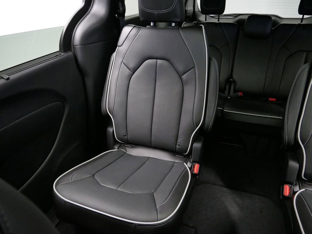 New 2026 Chrysler Pacifica Limited w/ S Appearance Package image 19
