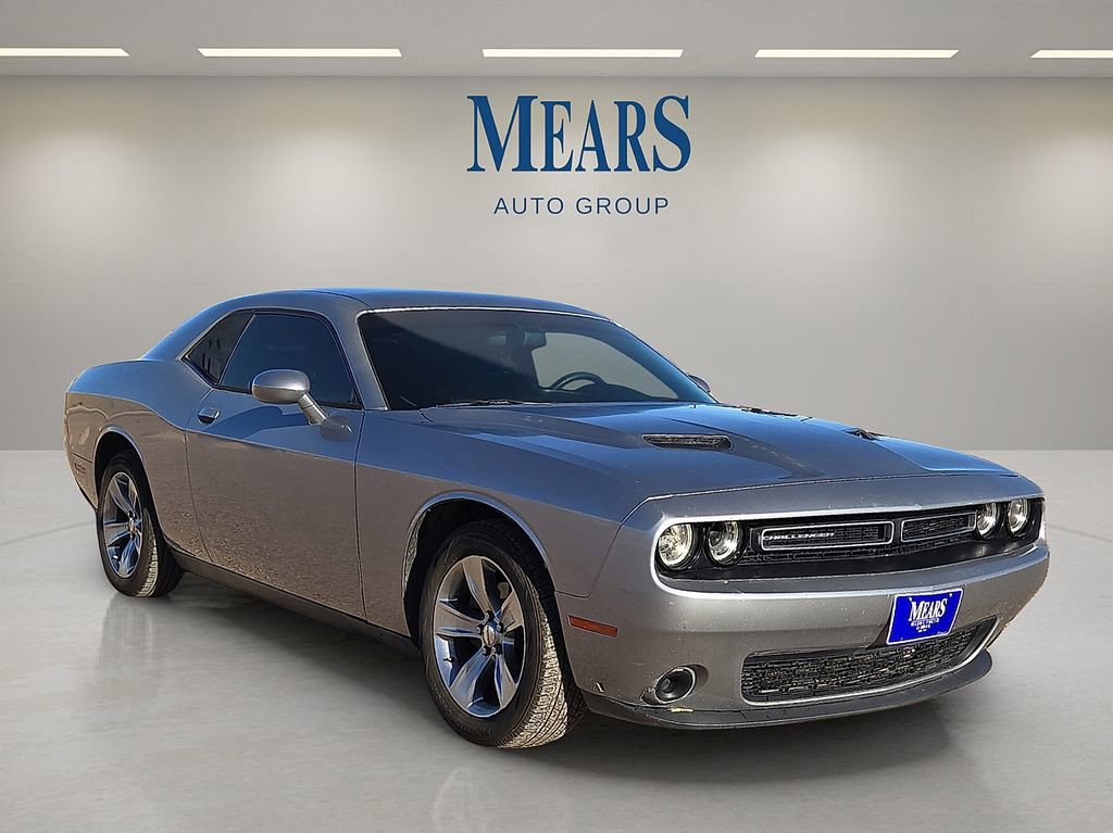 Used 2015 Dodge Challenger SXT image 7