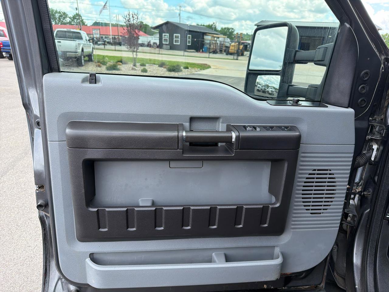 Used 2015 Ford F550 4x4 Crew Cab Super Duty image 8