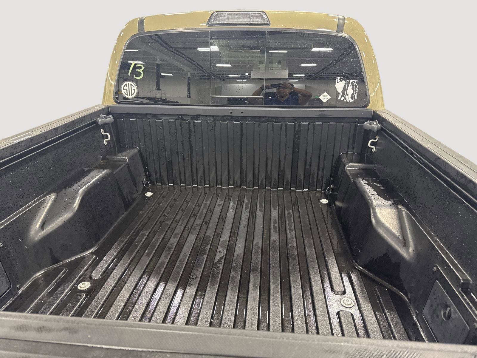 Used 2018 Toyota Tacoma TRD Off-Road w/ Technology Package AWD/4WD image 9