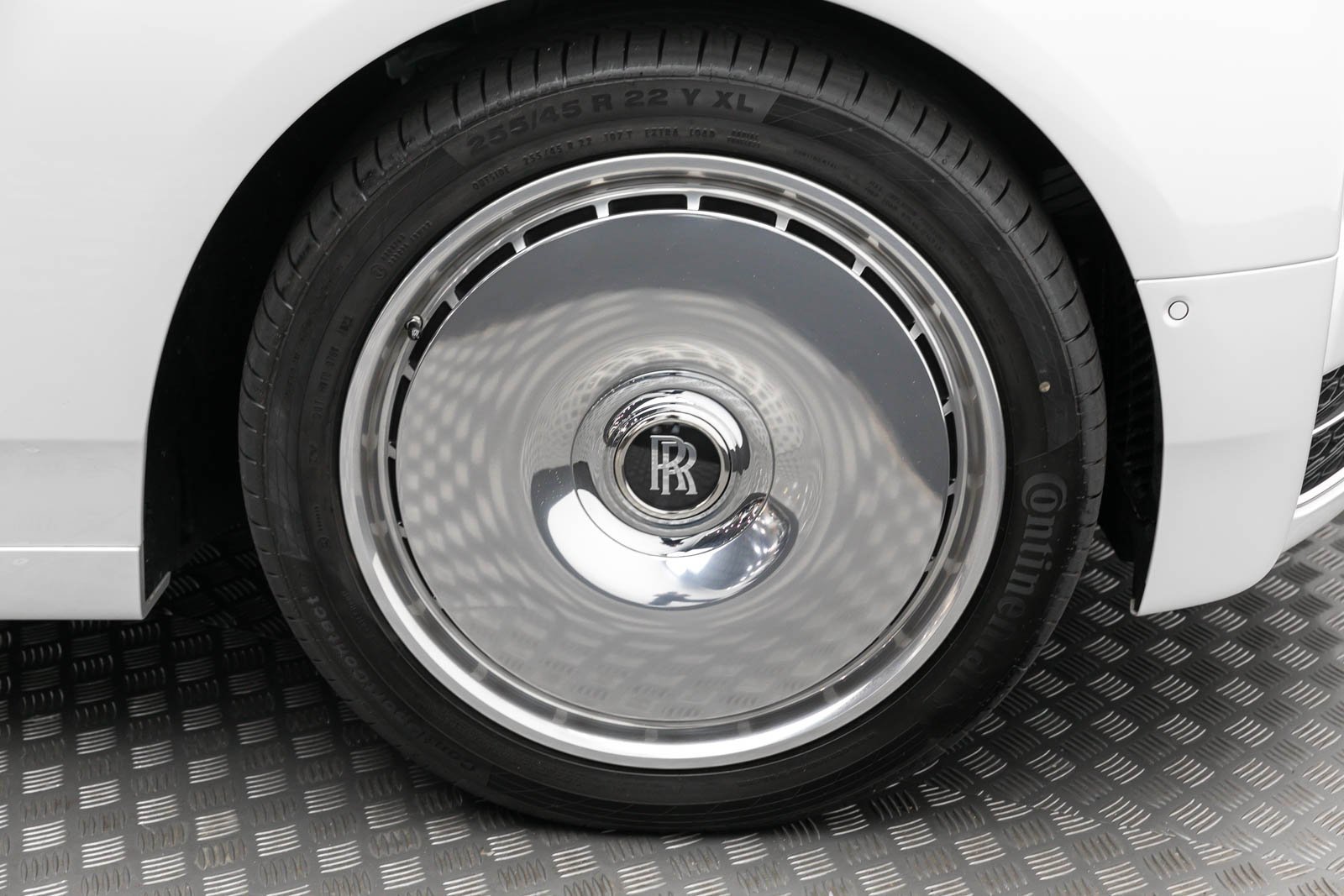 Used 2024 Rolls-Royce Phantom Extended Wheelbase w/ Leather Finishing Pack image 38