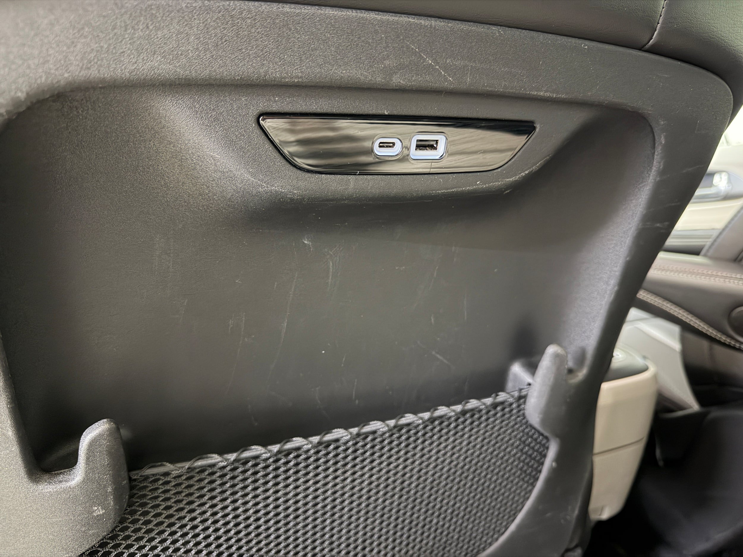 Used 2024 Chrysler Pacifica Touring-L FWD image 11