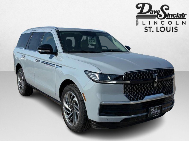New 2026 Lincoln Navigator Reserve image 3