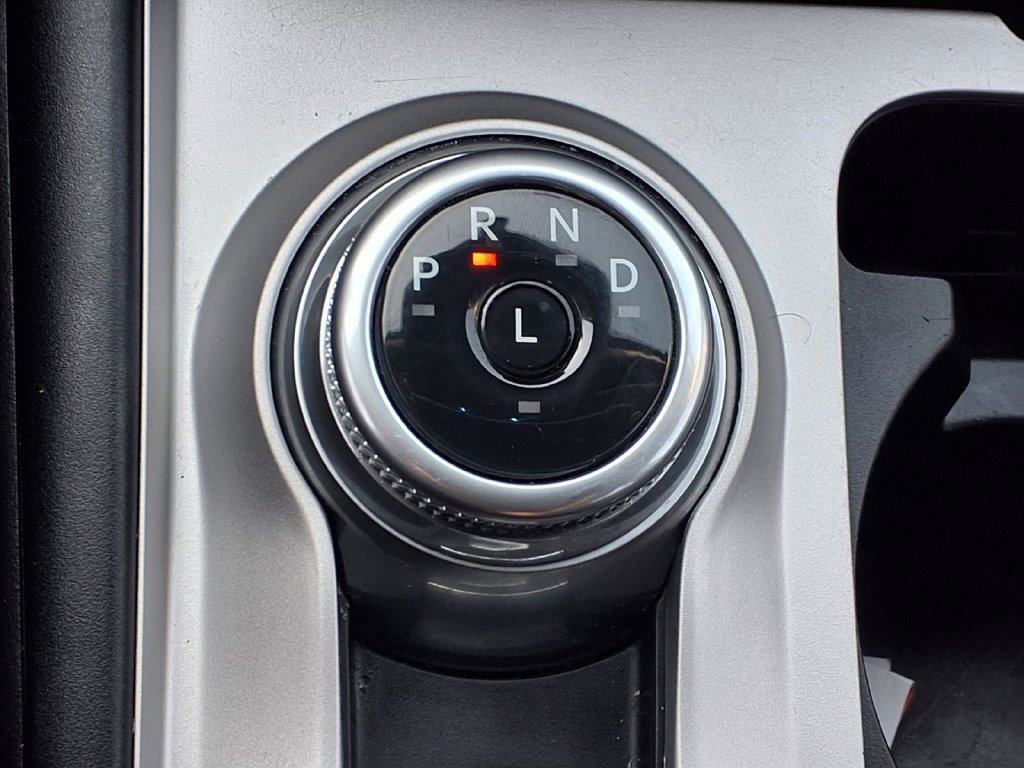 Used 2024 Ford Explorer XLT RWD image 11