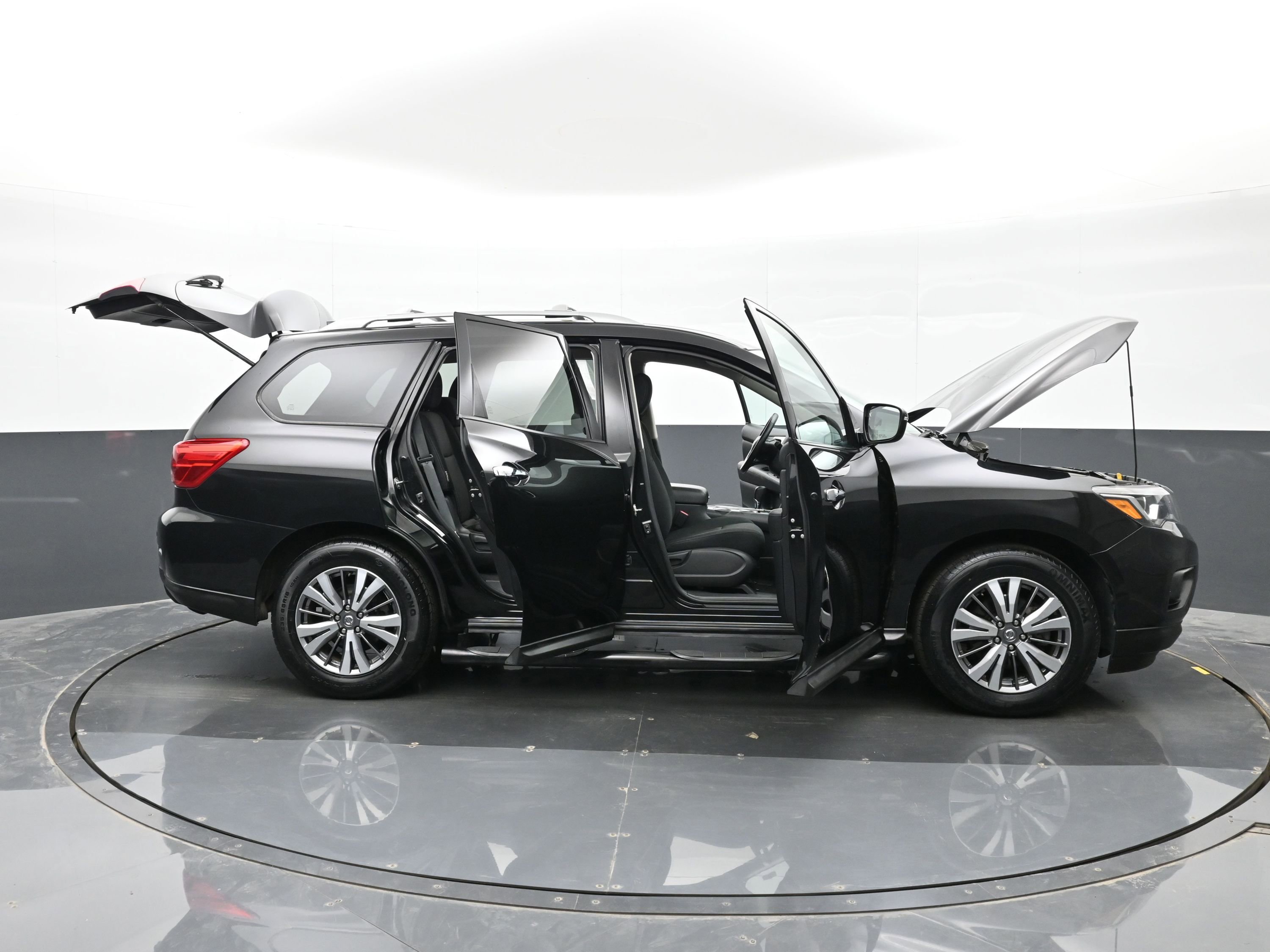 Used 2020 Nissan Pathfinder SV image 50