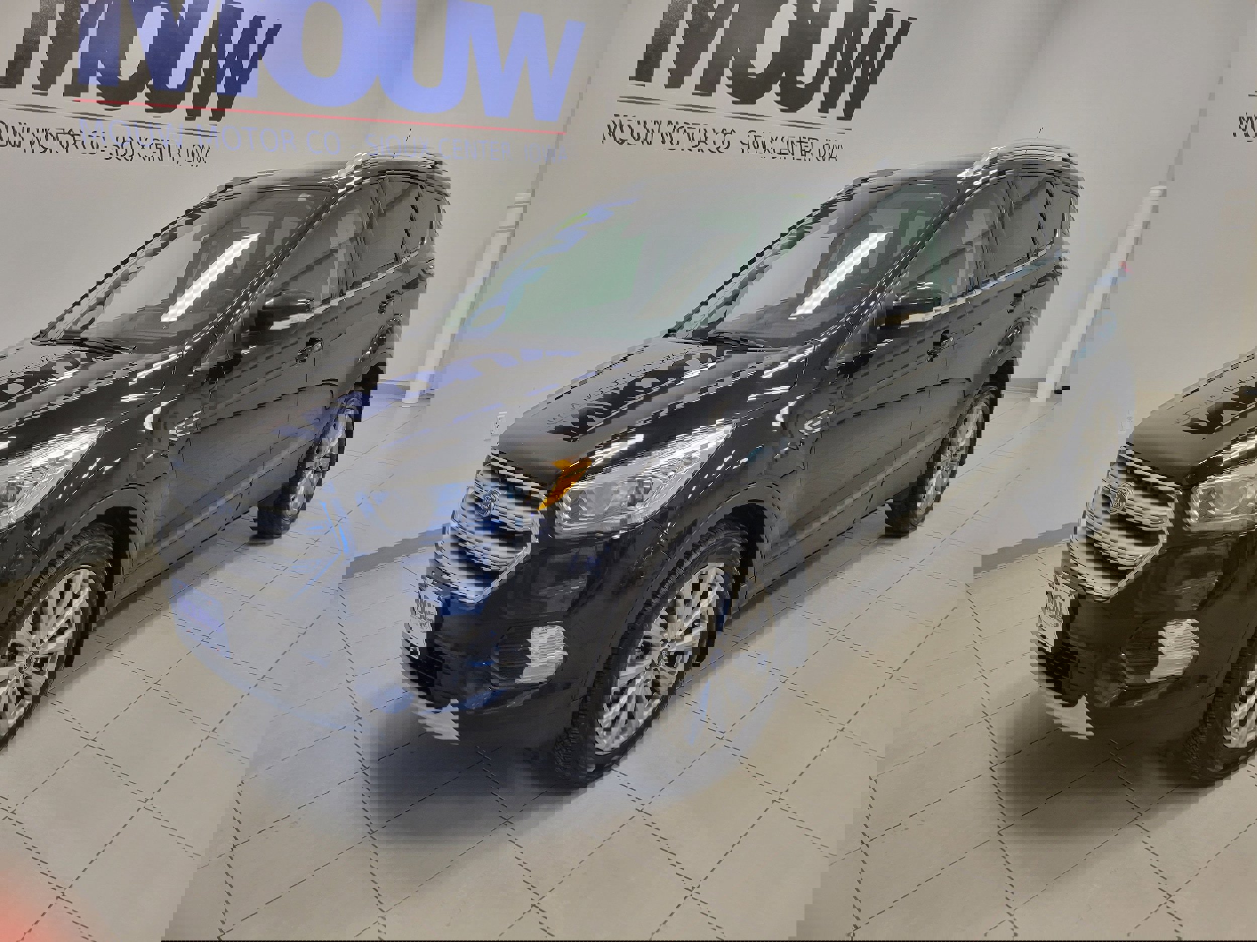 Used 2017 Ford Escape Titanium image 2