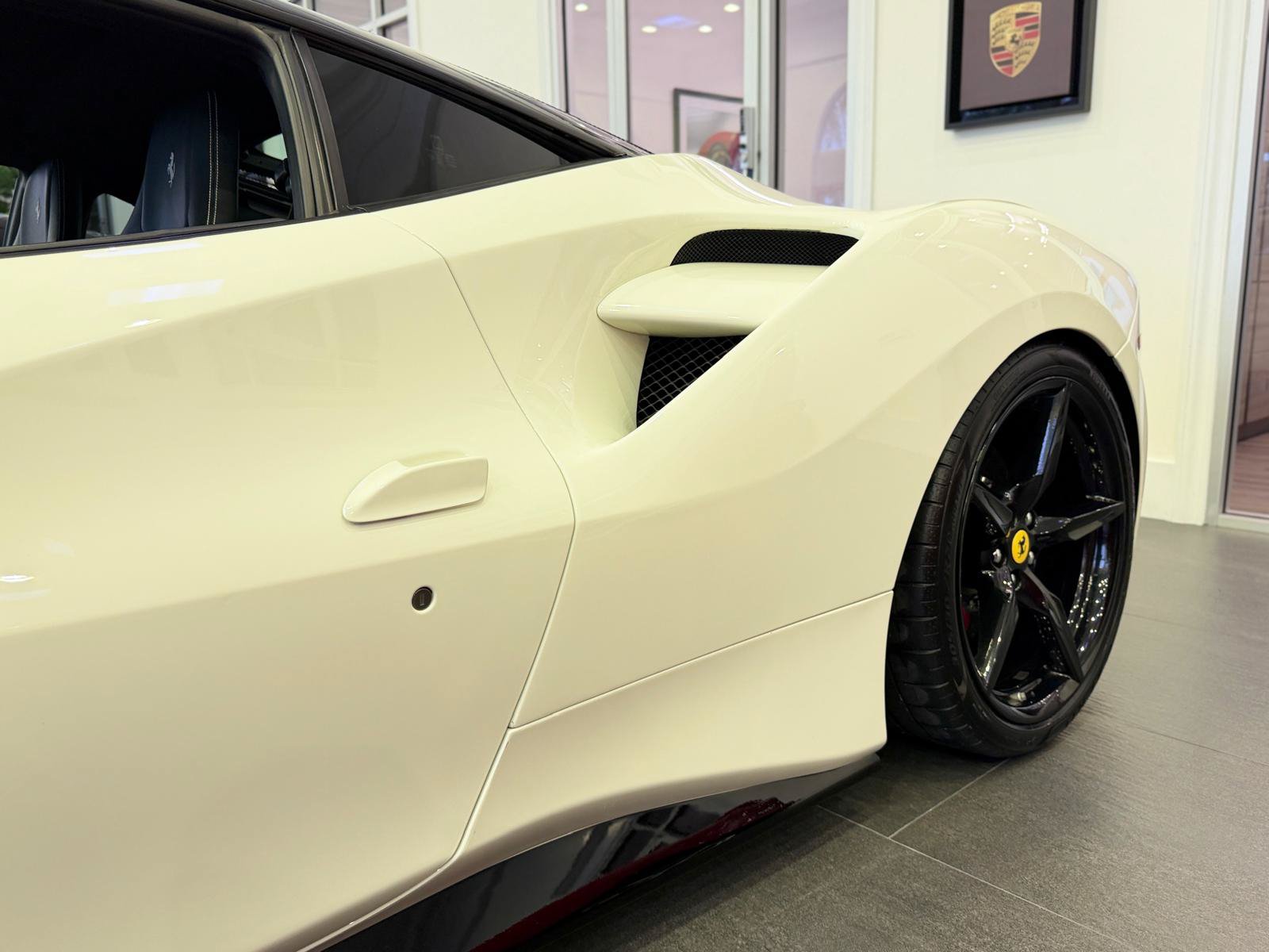Used 2017 Ferrari 488 GTB RWD image 11