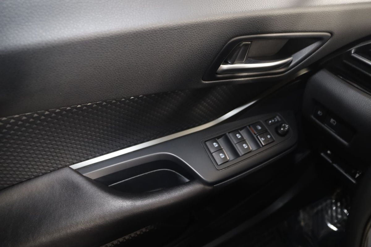 Used 2018 Toyota C-HR XLE FWD image 27