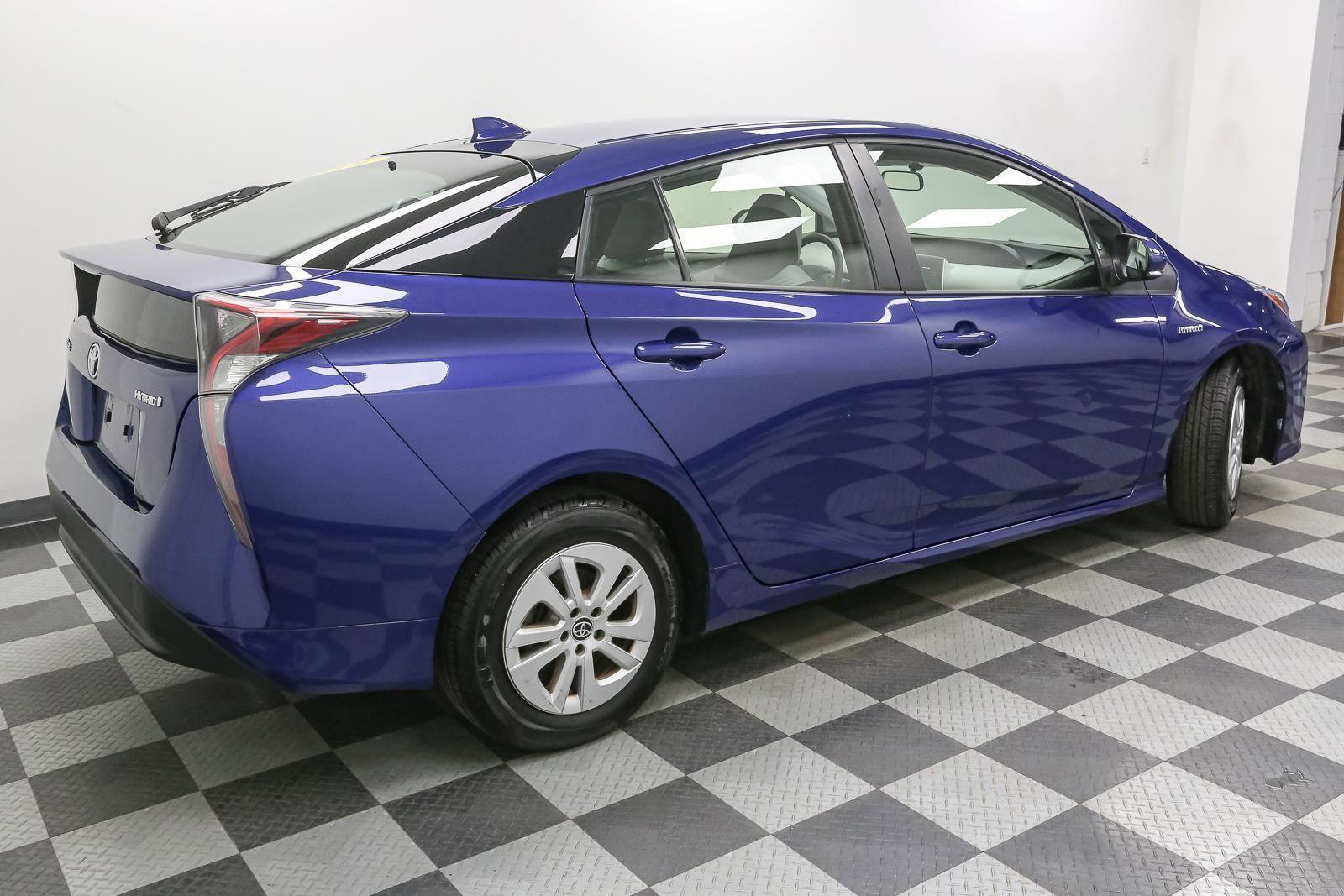 Used 2016 Toyota Prius Two FWD image 9