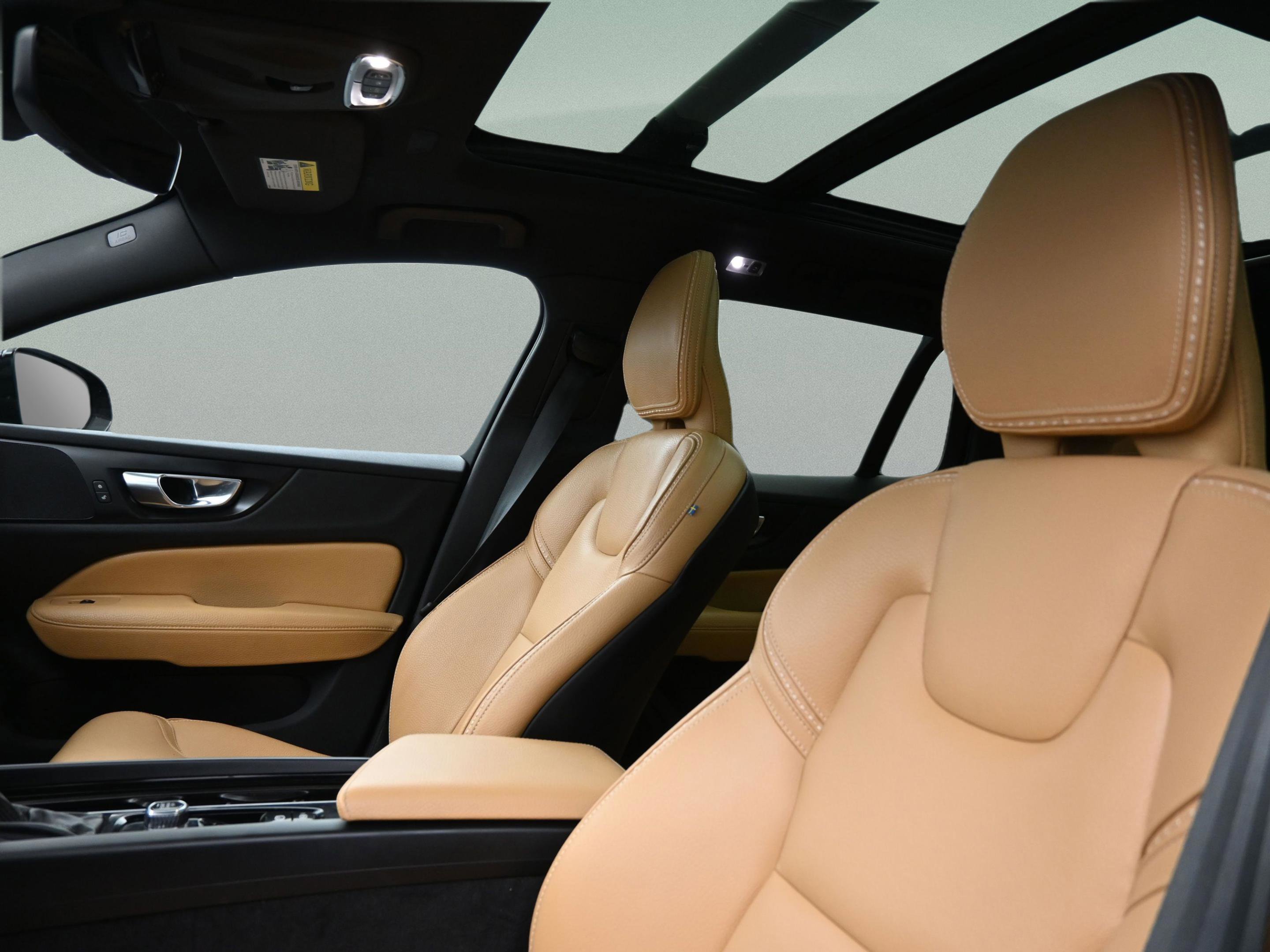 Used 2020 Volvo V60 T5 Cross Country w/ Protection Package image 35