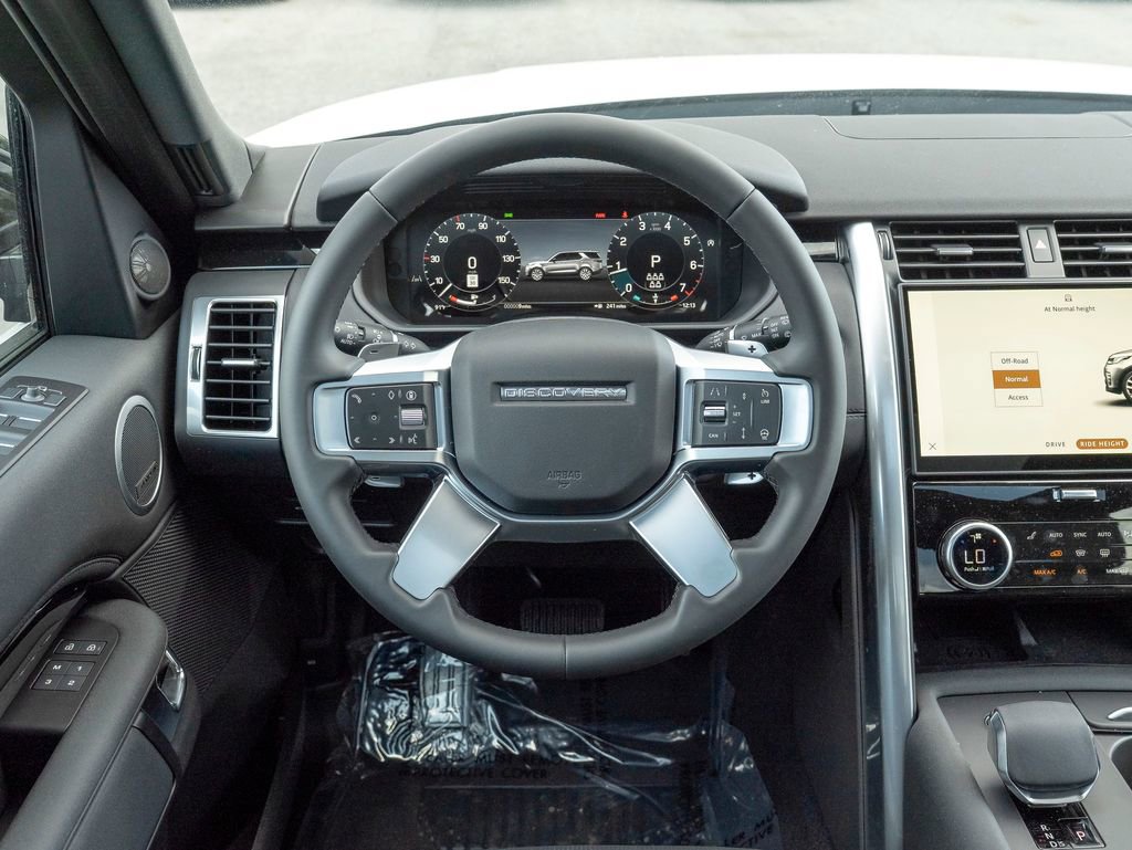 New 2025 Land Rover Discovery S image 12