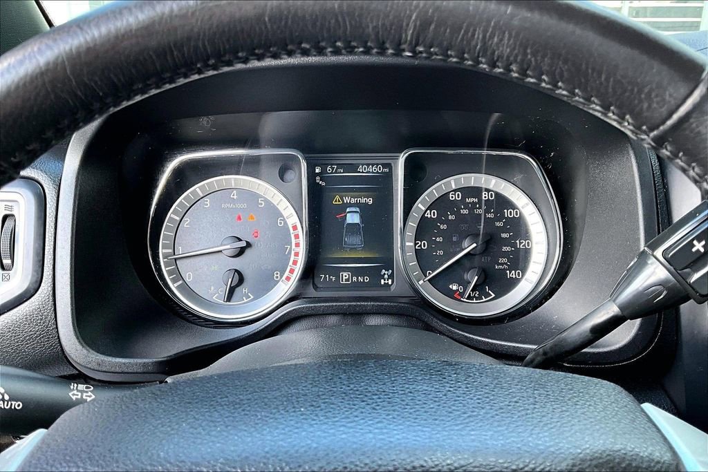 Used 2018 Nissan Titan SV w/ SV Convenience Package image 19