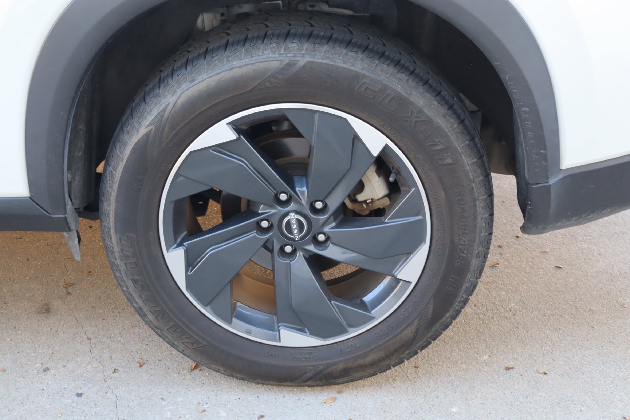 Used 2024 Nissan Rogue SV FWD image 27