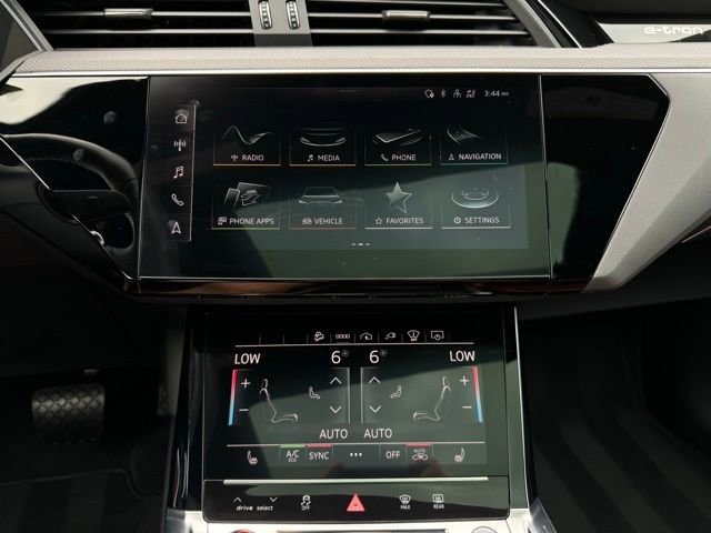 Used 2023 Audi e-tron S Prestige image 18