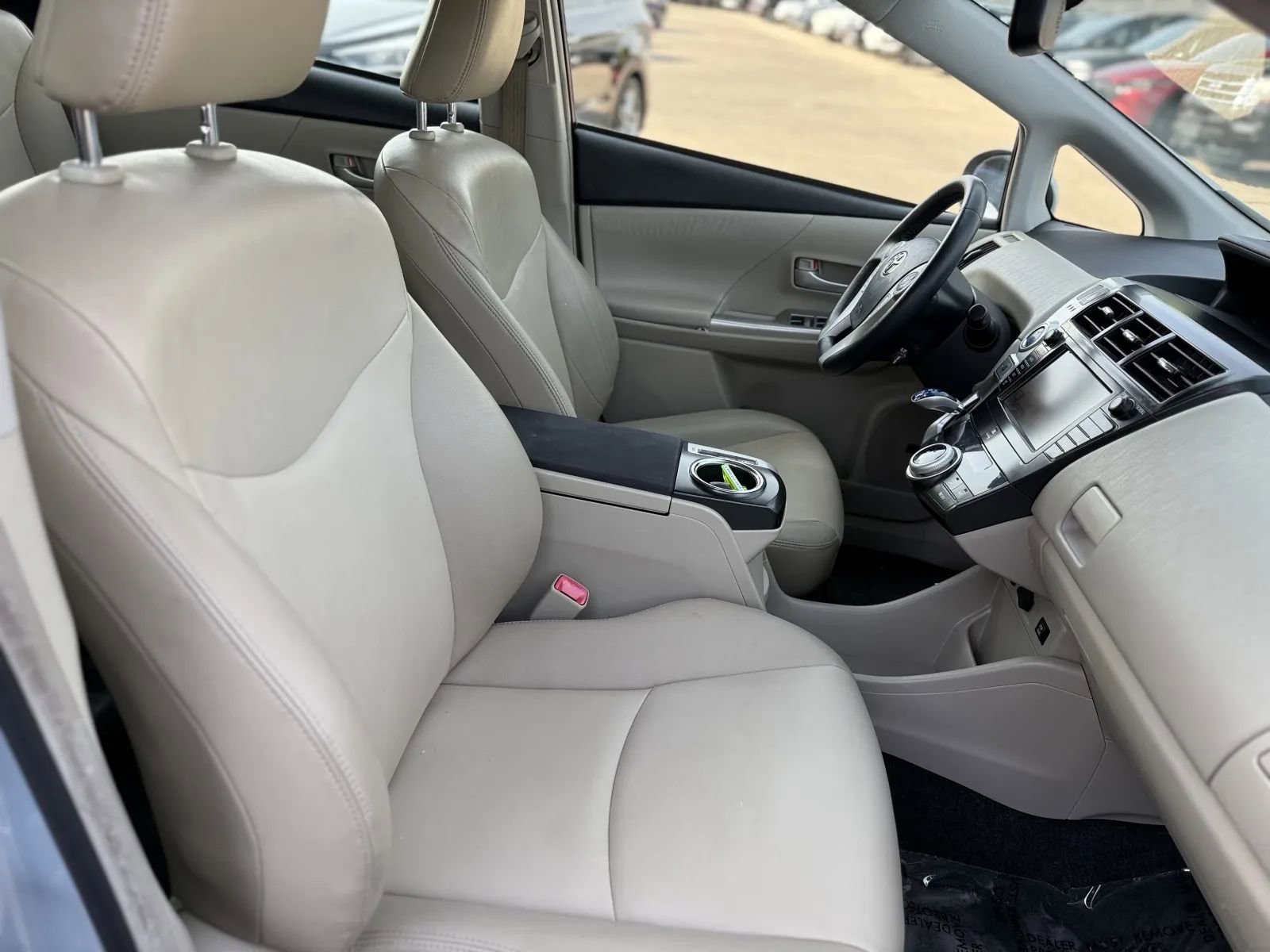 Used 2014 Toyota Prius V Five image 16