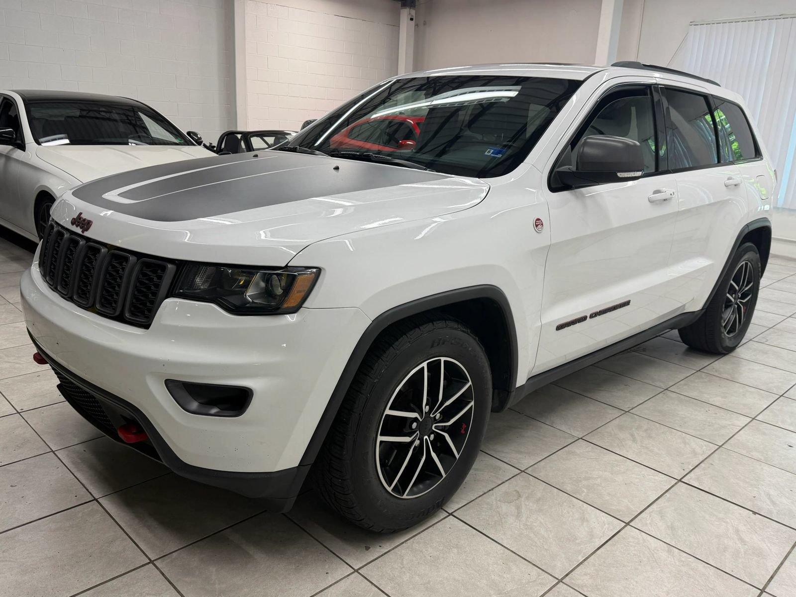 Used 2021 Jeep Grand Cherokee Trailhawk AWD/4WD image 3