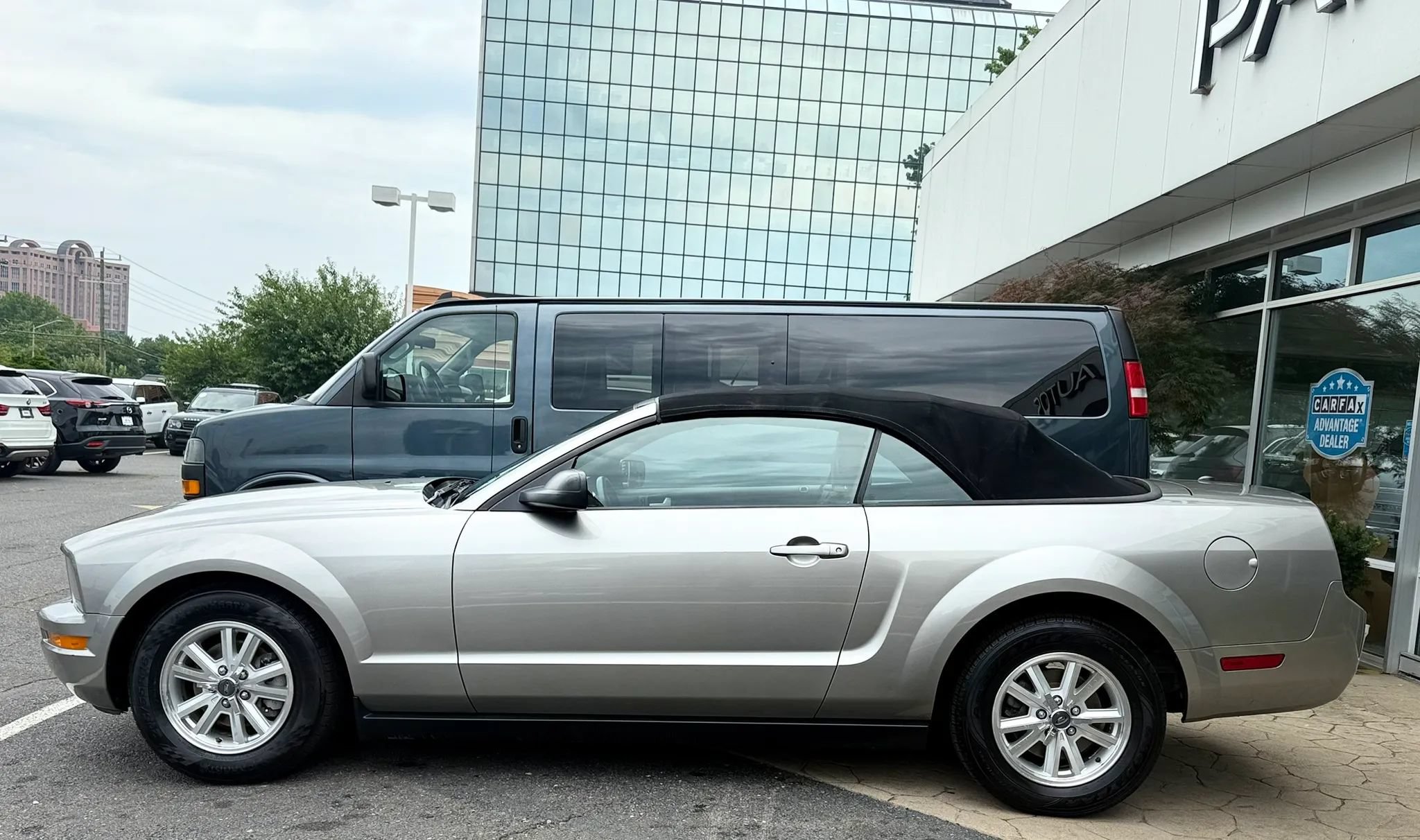 Used 2008 Ford Mustang Convertible RWD image 6