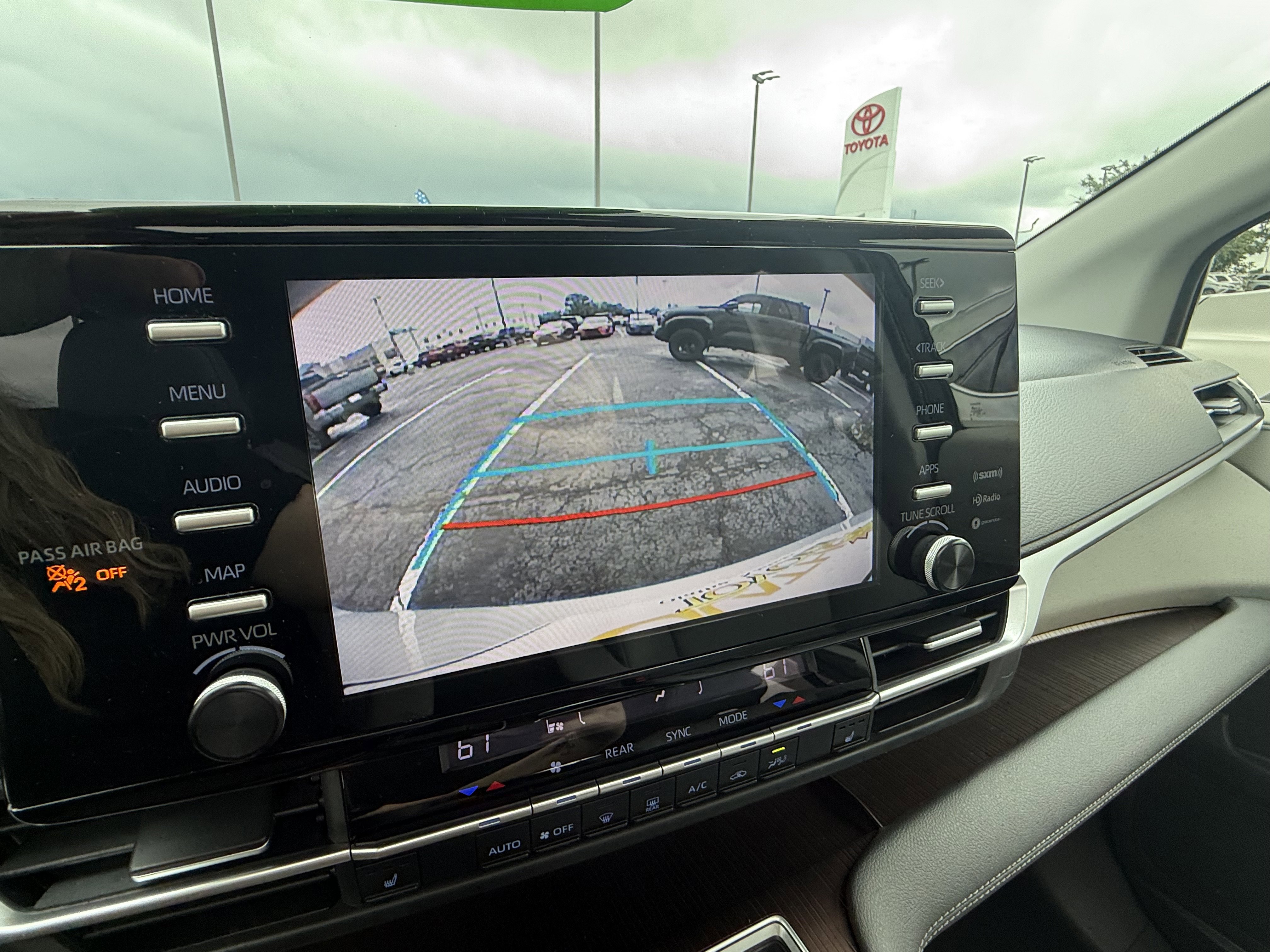 Certified 2023 Toyota Sienna XLE FWD image 8