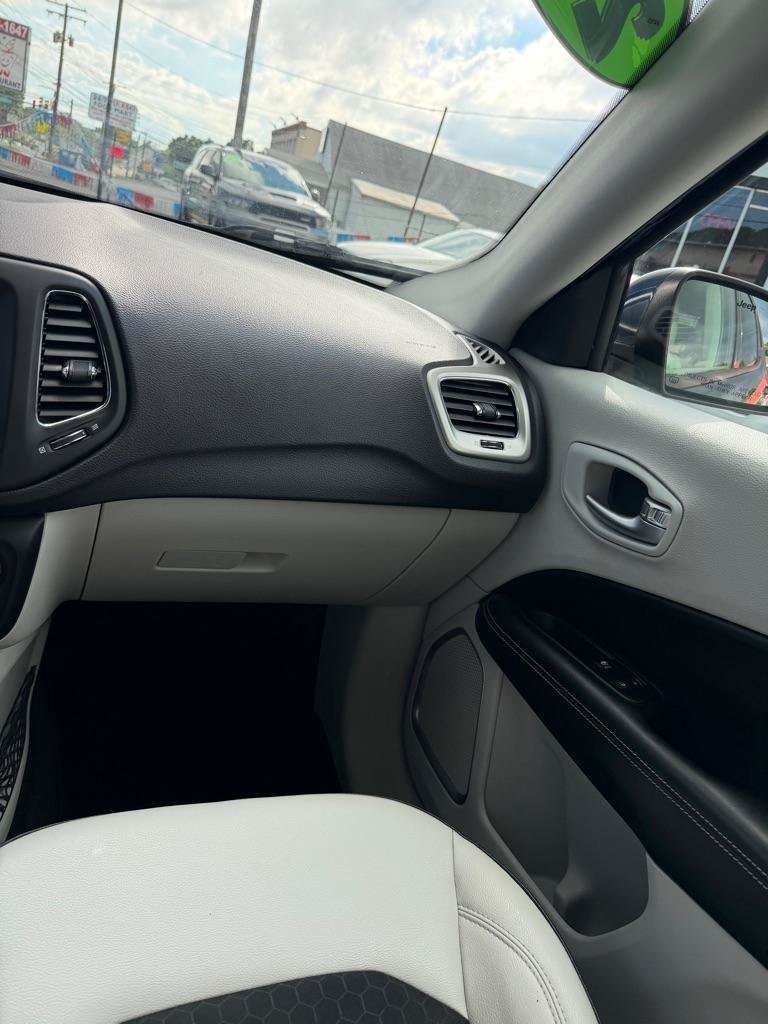 Used 2018 Jeep Compass Latitude w/ Popular Equipment Group AWD/4WD image 25